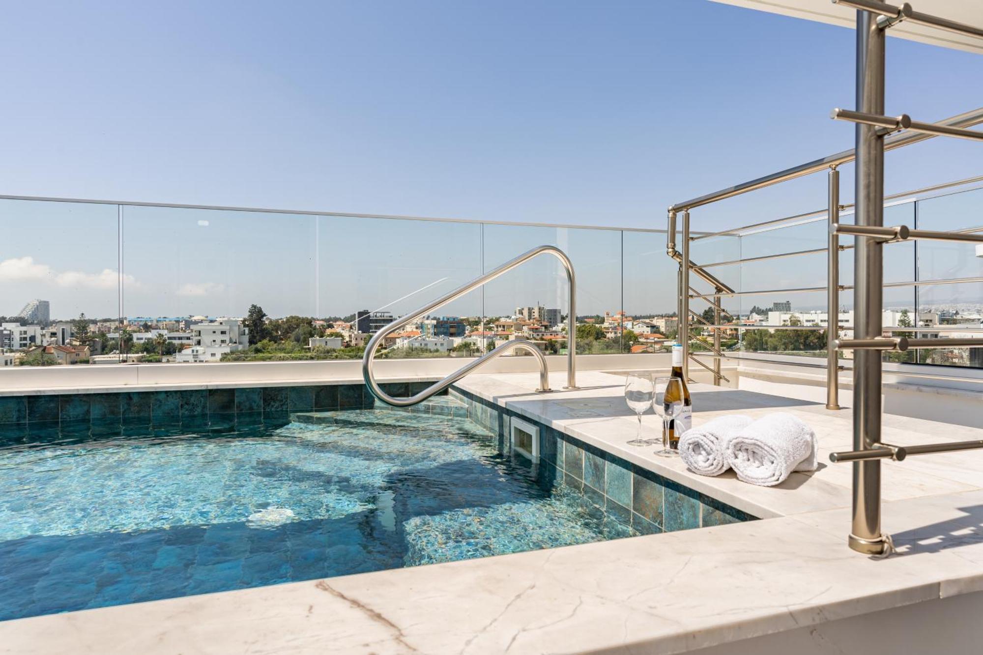 Yamas Urban Living Zakaki Pool Penthouses & Apartments Limassol Eksteriør billede