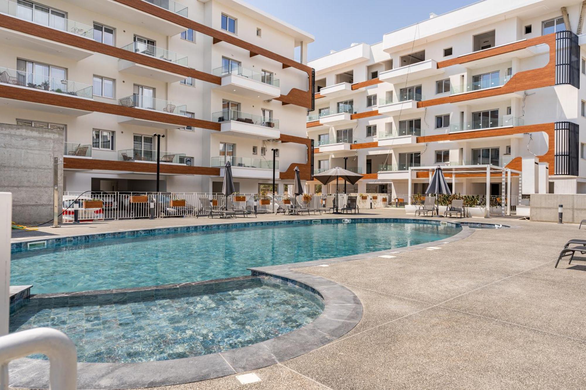 Yamas Urban Living Zakaki Pool Penthouses & Apartments Limassol Eksteriør billede
