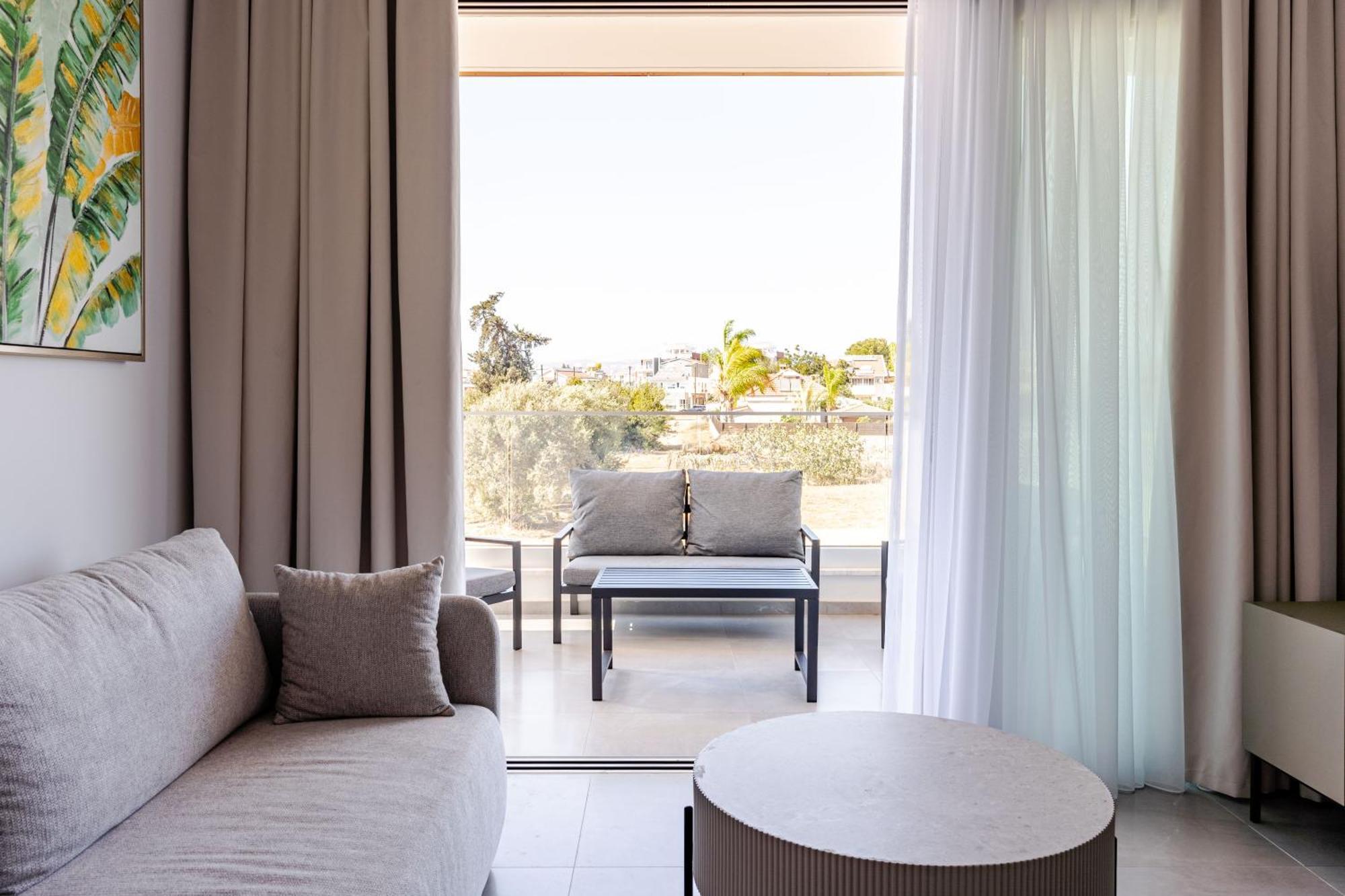 Yamas Urban Living Zakaki Pool Penthouses & Apartments Limassol Eksteriør billede