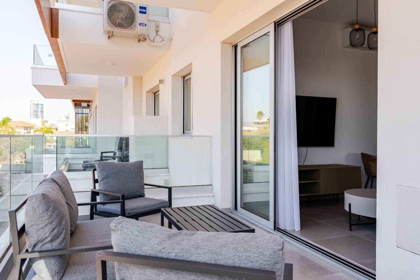 Yamas Urban Living Zakaki Pool Penthouses & Apartments Limassol Eksteriør billede